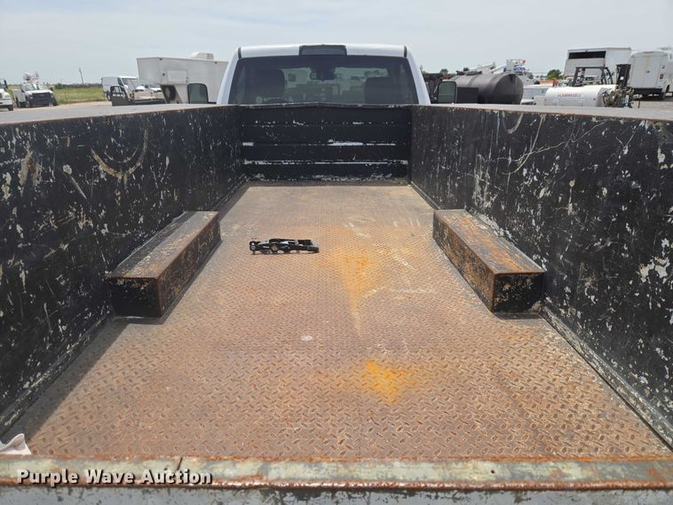 image for item EW0083 2014 RAM 3500 utility bed pickup truck