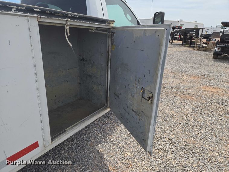 image for item EW0083 2014 RAM 3500 utility bed pickup truck