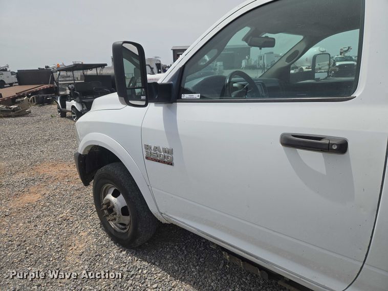 image for item EW0083 2014 RAM 3500 utility bed pickup truck