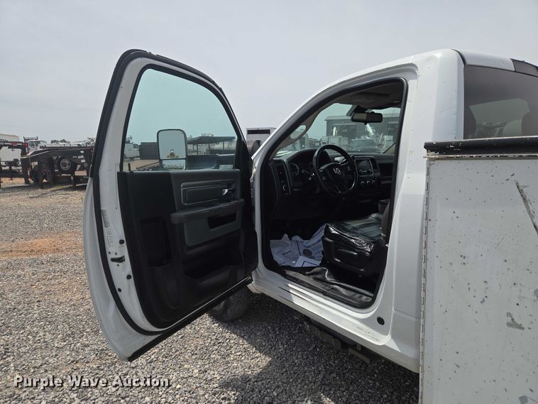 image for item EW0083 2014 RAM 3500 utility bed pickup truck