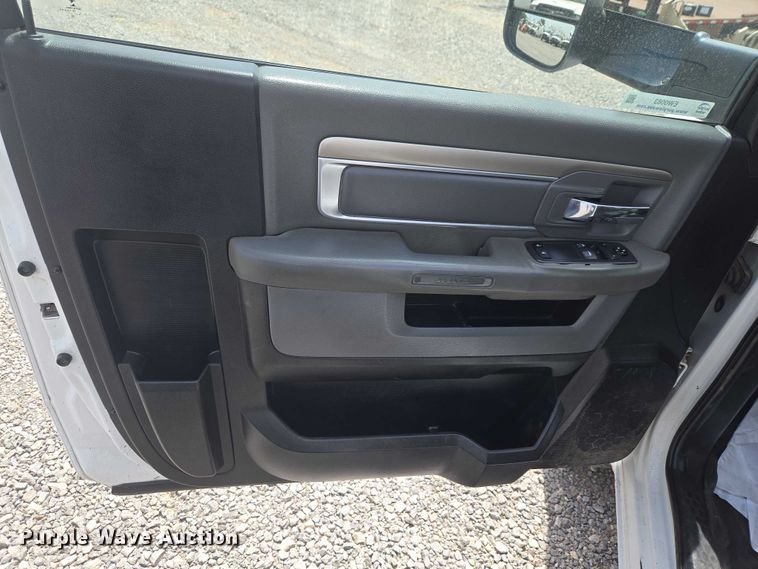 image for item EW0083 2014 RAM 3500 utility bed pickup truck