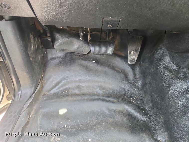image for item EW0083 2014 RAM 3500 utility bed pickup truck