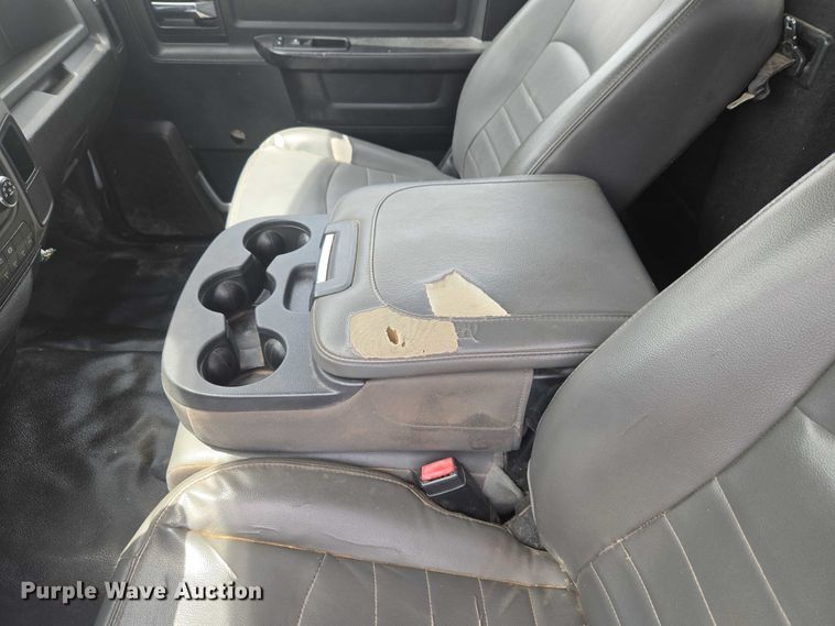 image for item EW0083 2014 RAM 3500 utility bed pickup truck