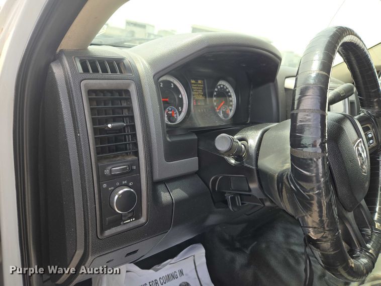 image for item EW0083 2014 RAM 3500 utility bed pickup truck