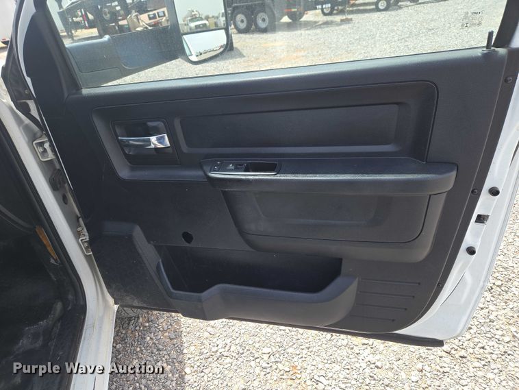 image for item EW0083 2014 RAM 3500 utility bed pickup truck