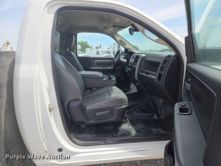 image for item EW0083 2014 RAM 3500 utility bed pickup truck