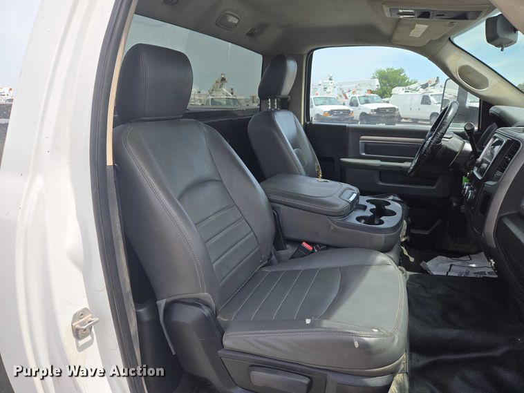 image for item EW0083 2014 RAM 3500 utility bed pickup truck