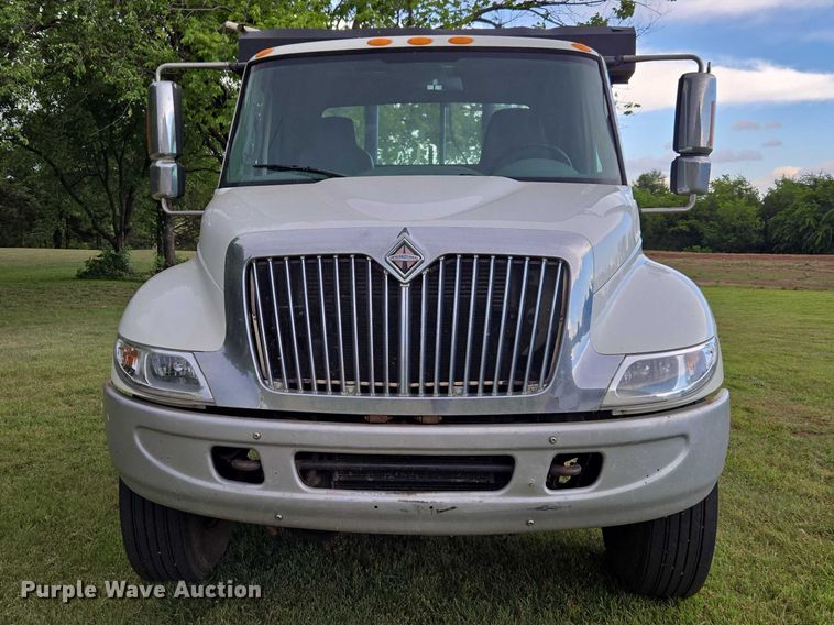 image for item EW0120 2007 International DuraStar 4300 hook lift truck