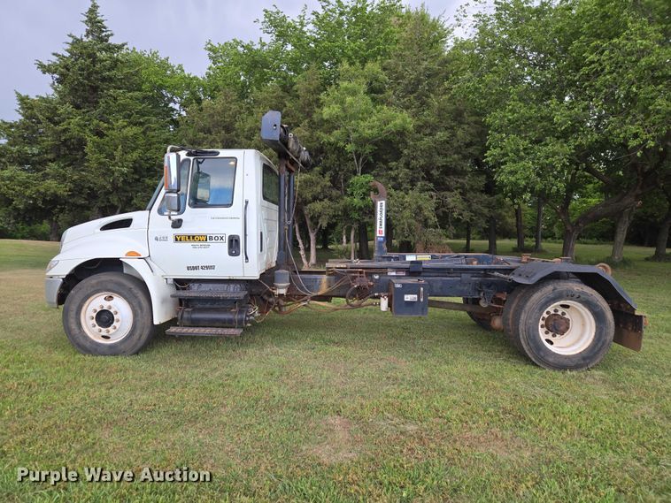 image for item EW0120 2007 International DuraStar 4300 hook lift truck