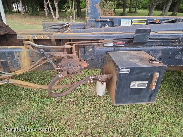 image for item EW0120 2007 International DuraStar 4300 hook lift truck