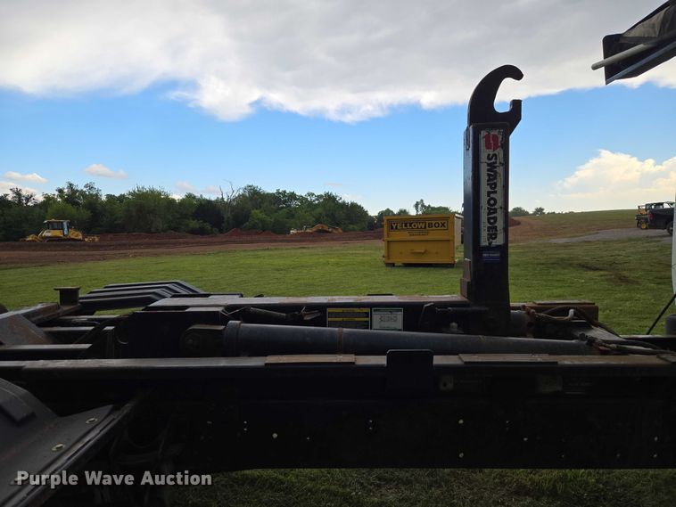 image for item EW0120 2007 International DuraStar 4300 hook lift truck