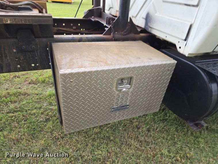 image for item EW0120 2007 International DuraStar 4300 hook lift truck