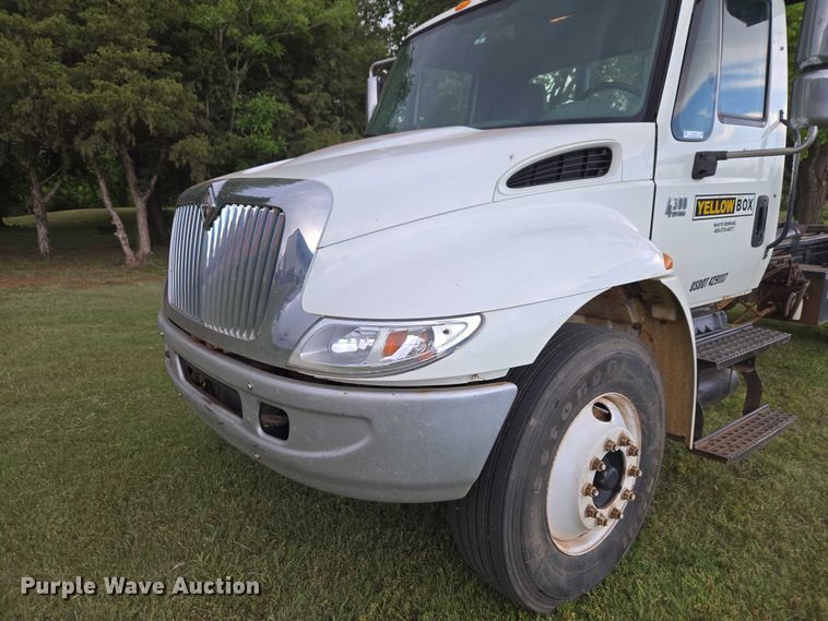 image for item EW0120 2007 International DuraStar 4300 hook lift truck