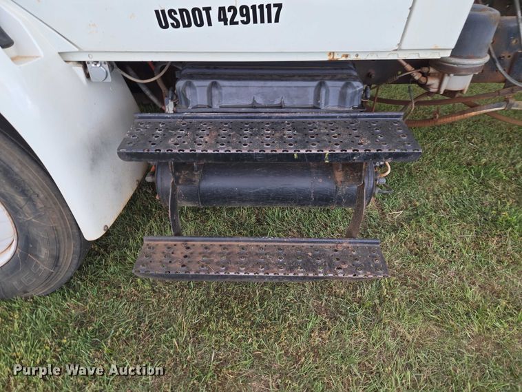 image for item EW0120 2007 International DuraStar 4300 hook lift truck