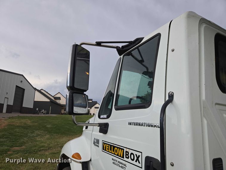 image for item EW0120 2007 International DuraStar 4300 hook lift truck