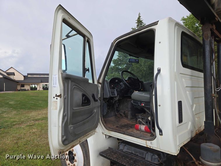 image for item EW0120 2007 International DuraStar 4300 hook lift truck