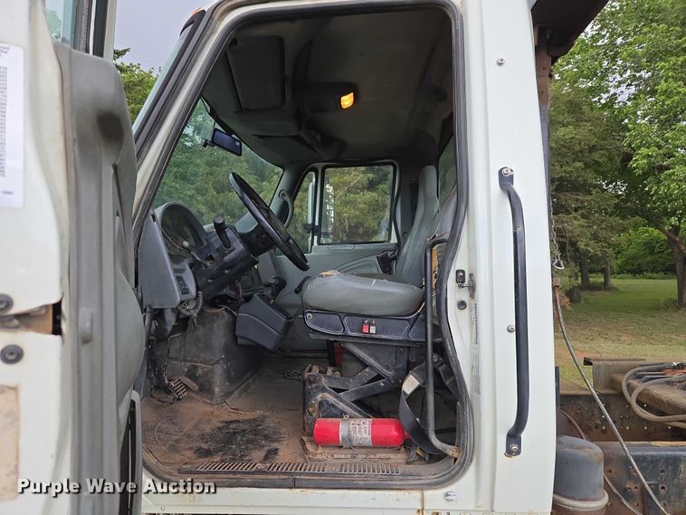image for item EW0120 2007 International DuraStar 4300 hook lift truck
