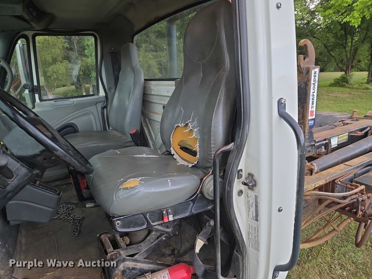 image for item EW0120 2007 International DuraStar 4300 hook lift truck