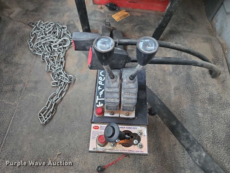image for item EW0120 2007 International DuraStar 4300 hook lift truck