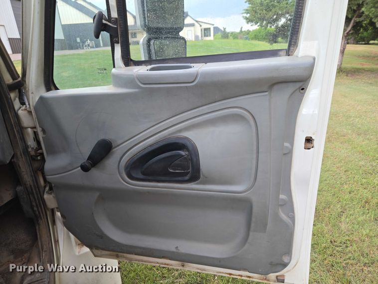image for item EW0120 2007 International DuraStar 4300 hook lift truck
