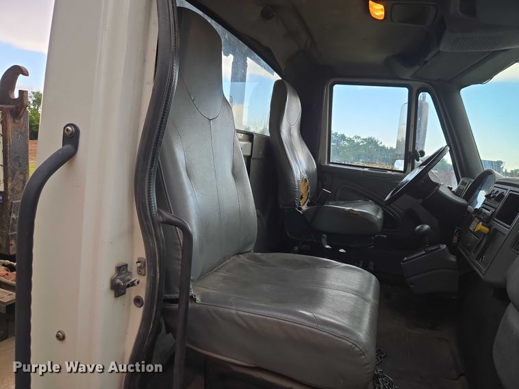 image for item EW0120 2007 International DuraStar 4300 hook lift truck