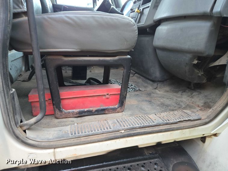 image for item EW0120 2007 International DuraStar 4300 hook lift truck