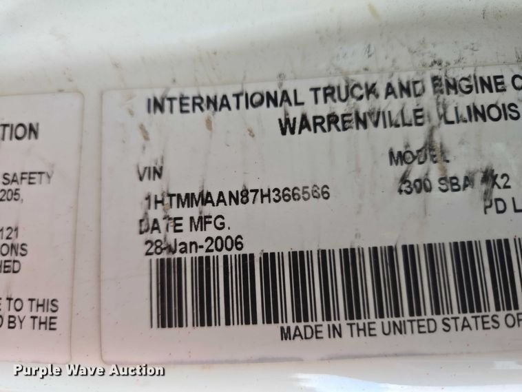 image for item EW0120 2007 International DuraStar 4300 hook lift truck