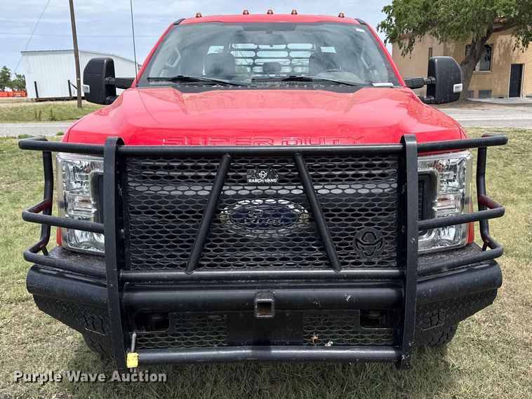 image for item EW4499 2019 Ford F350  Super Duty XL Ext. Cab bale bed pickup truck