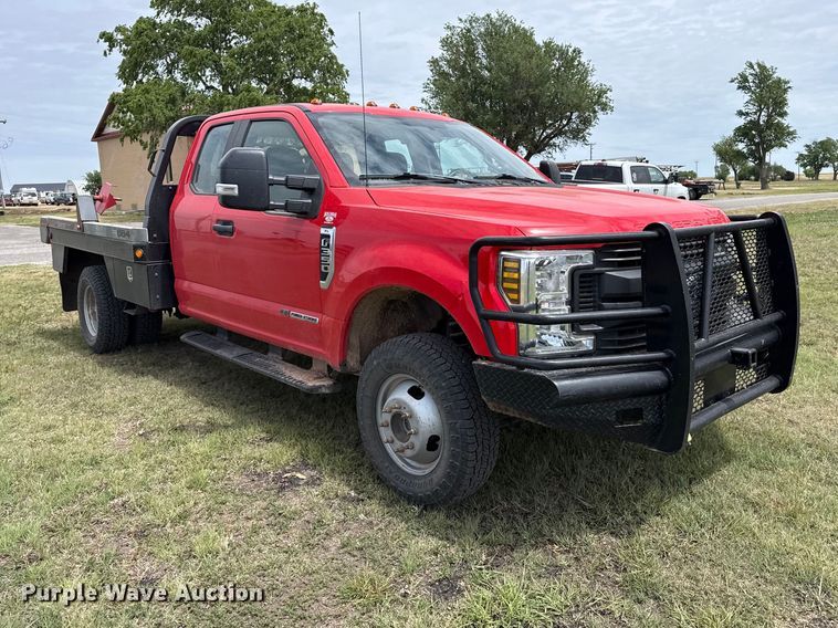 image for item EW4499 2019 Ford F350  Super Duty XL Ext. Cab bale bed pickup truck