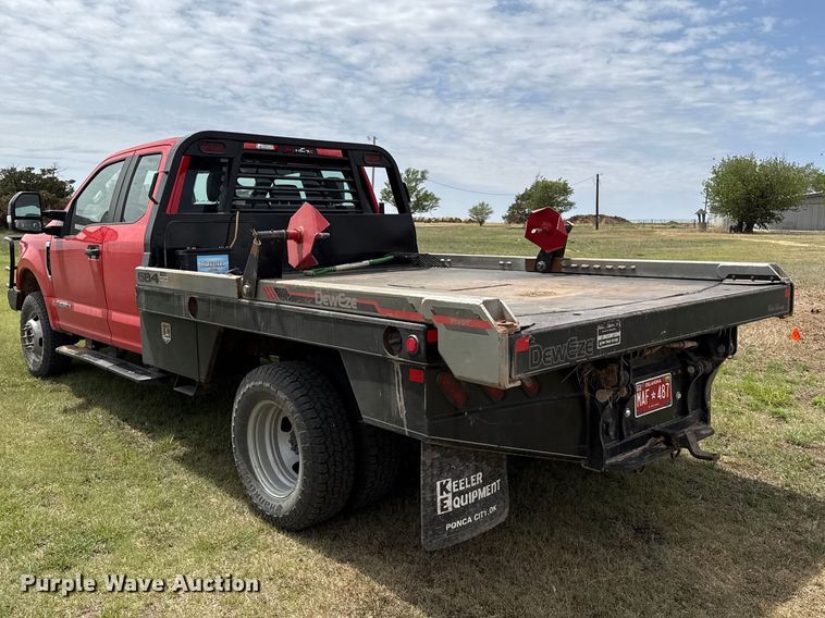 image for item EW4499 2019 Ford F350  Super Duty XL Ext. Cab bale bed pickup truck