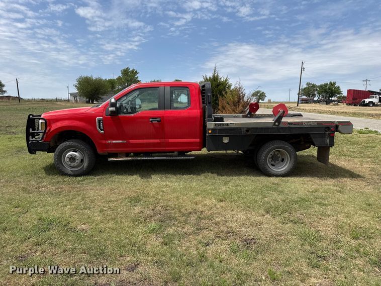 image for item EW4499 2019 Ford F350  Super Duty XL Ext. Cab bale bed pickup truck
