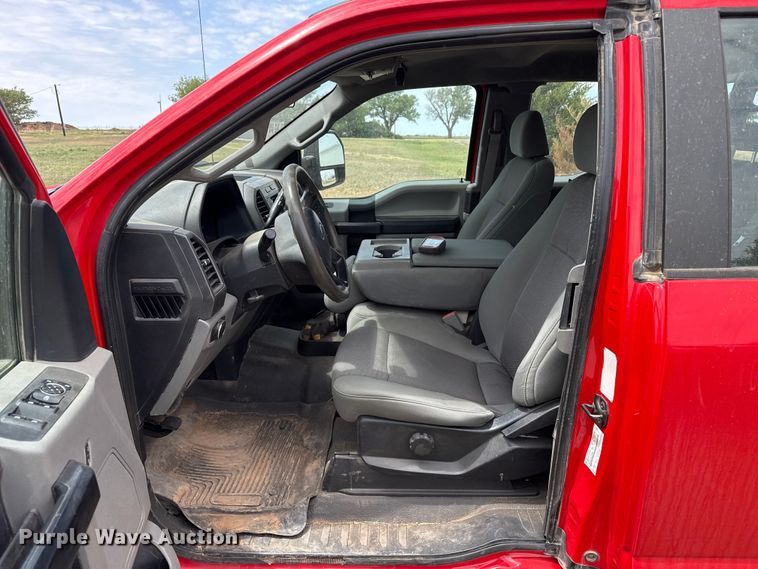 image for item EW4499 2019 Ford F350  Super Duty XL Ext. Cab bale bed pickup truck