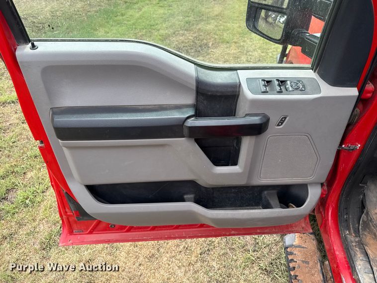 image for item EW4499 2019 Ford F350  Super Duty XL Ext. Cab bale bed pickup truck