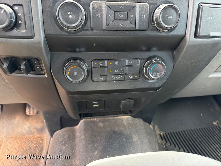 image for item EW4499 2019 Ford F350  Super Duty XL Ext. Cab bale bed pickup truck