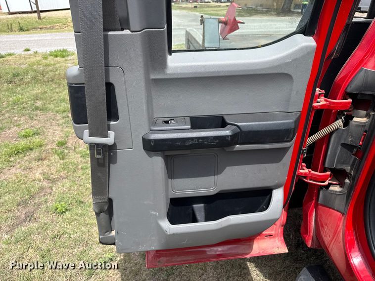 image for item EW4499 2019 Ford F350  Super Duty XL Ext. Cab bale bed pickup truck