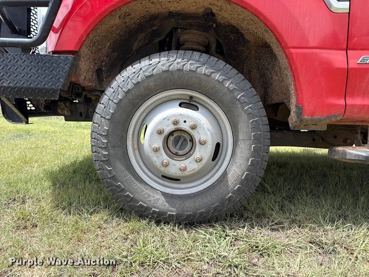 image for item EW4499 2019 Ford F350  Super Duty XL Ext. Cab bale bed pickup truck