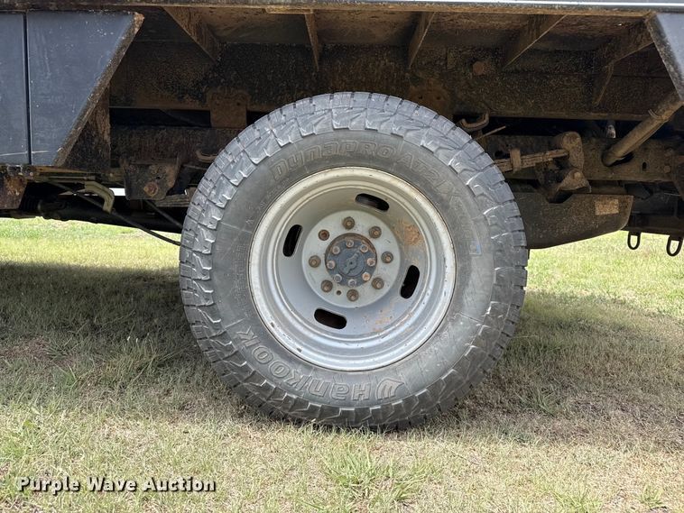 image for item EW4499 2019 Ford F350  Super Duty XL Ext. Cab bale bed pickup truck