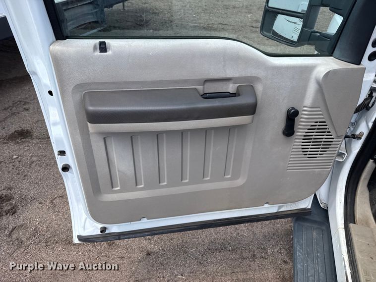 image for item EW4510 2008 Ford F350 Super Duty flatbed pickup truck