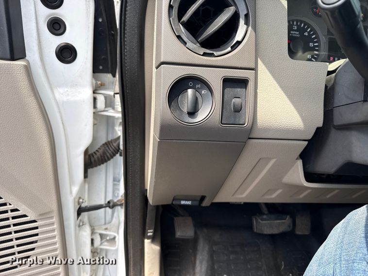 image for item EW4510 2008 Ford F350 Super Duty flatbed pickup truck