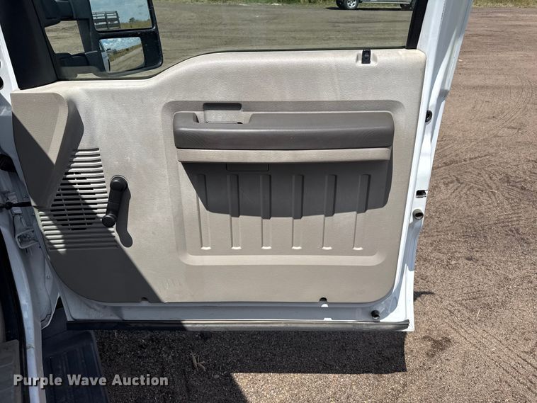 image for item EW4510 2008 Ford F350 Super Duty flatbed pickup truck