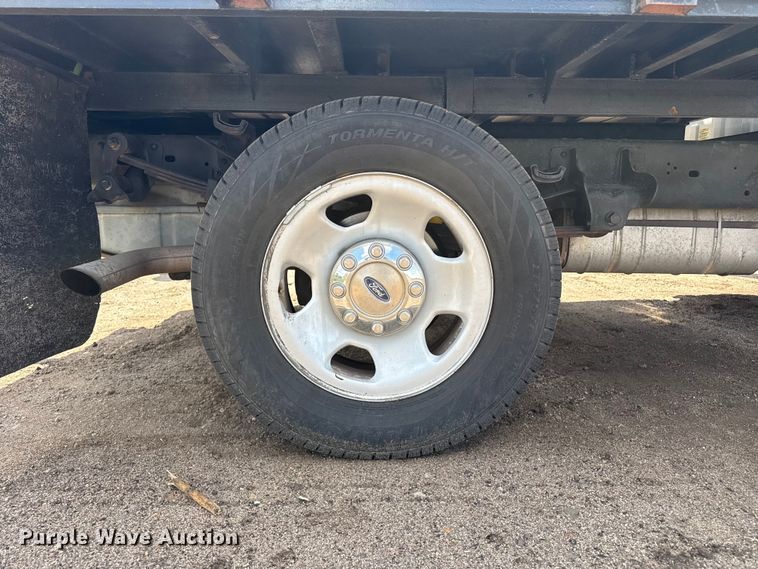 image for item EW4510 2008 Ford F350 Super Duty flatbed pickup truck