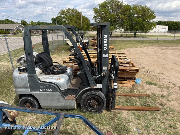 image for item EW4514 Nissan 50 forklift
