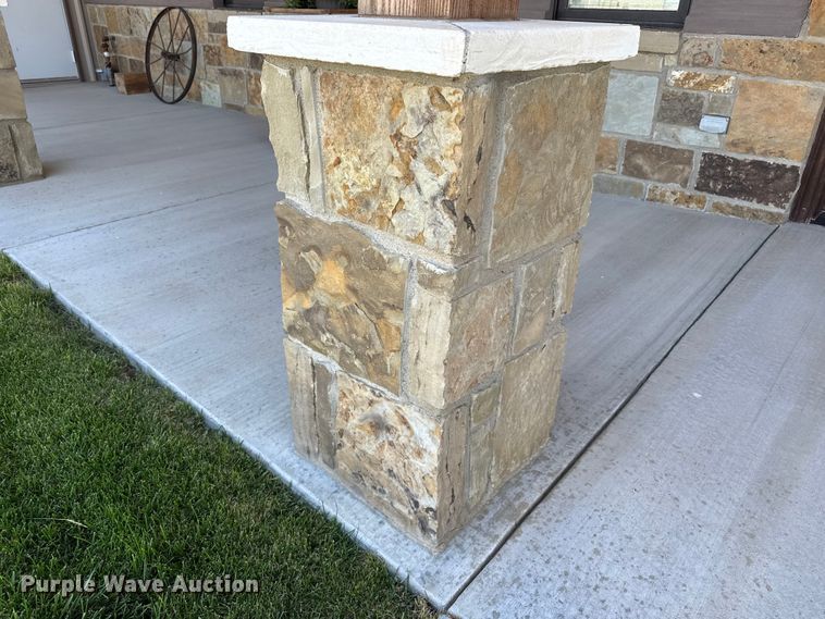 image for item EW4581 (8) pallets of Chestnut Hill Castle rock