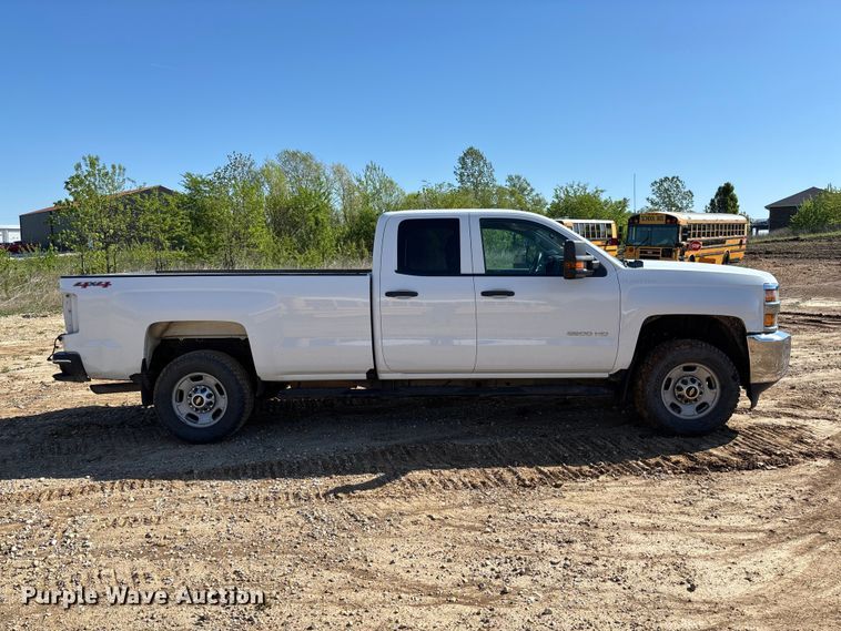 image for item FB3464 2017 Chevrolet Silverado 2500HD Crew Cab pickup truck