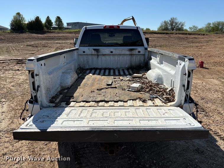 image for item FB3464 2017 Chevrolet Silverado 2500HD Crew Cab pickup truck