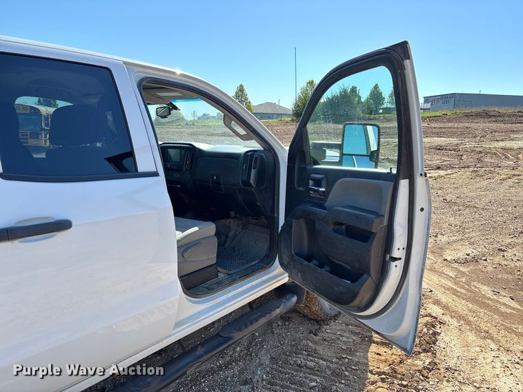 image for item FB3464 2017 Chevrolet Silverado 2500HD Crew Cab pickup truck