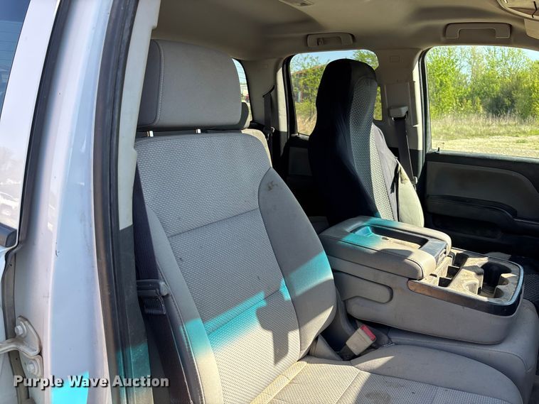 image for item FB3464 2017 Chevrolet Silverado 2500HD Crew Cab pickup truck