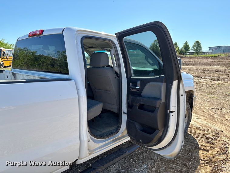 image for item FB3464 2017 Chevrolet Silverado 2500HD Crew Cab pickup truck
