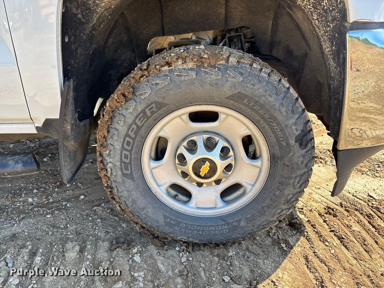 image for item FB3464 2017 Chevrolet Silverado 2500HD Crew Cab pickup truck