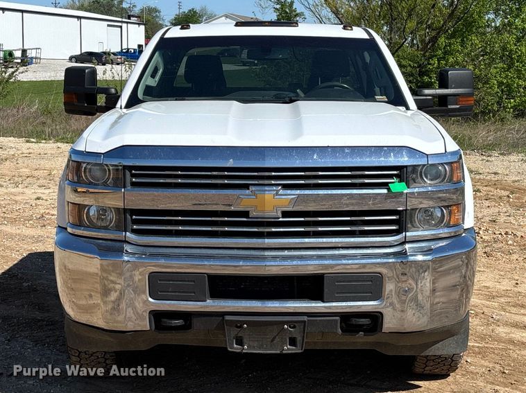 image for item FB3465 2018 Chevrolet Silverado 3500HD Crew Cab truck cab and chassis